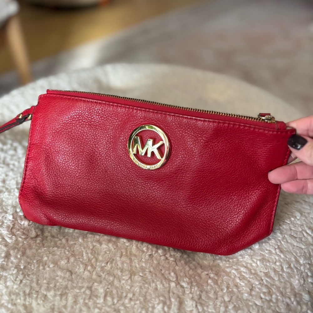 ❤️ Michael Kors Red Wristlet ❤️